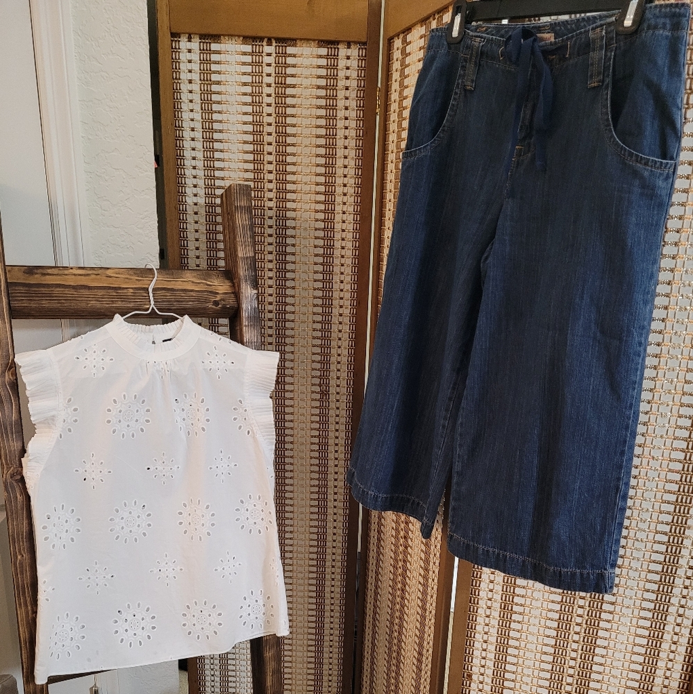 Faded Glory.  Vintage straight jeans capri 2 pockets. 2 front pockets